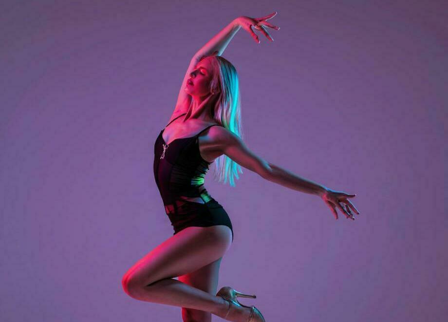 Обучение танцу Dancehall в Одинцово. Школа современного танца House Of Dance. <span style="font-weight: bold;">High Heels</span> - это танцы на каблуках, где сочетаются красота, сексуальность и уверенность. High Heels помогает раскрыть харизму, научиться подавать себя и чувствовать себя свободно в любом движении.